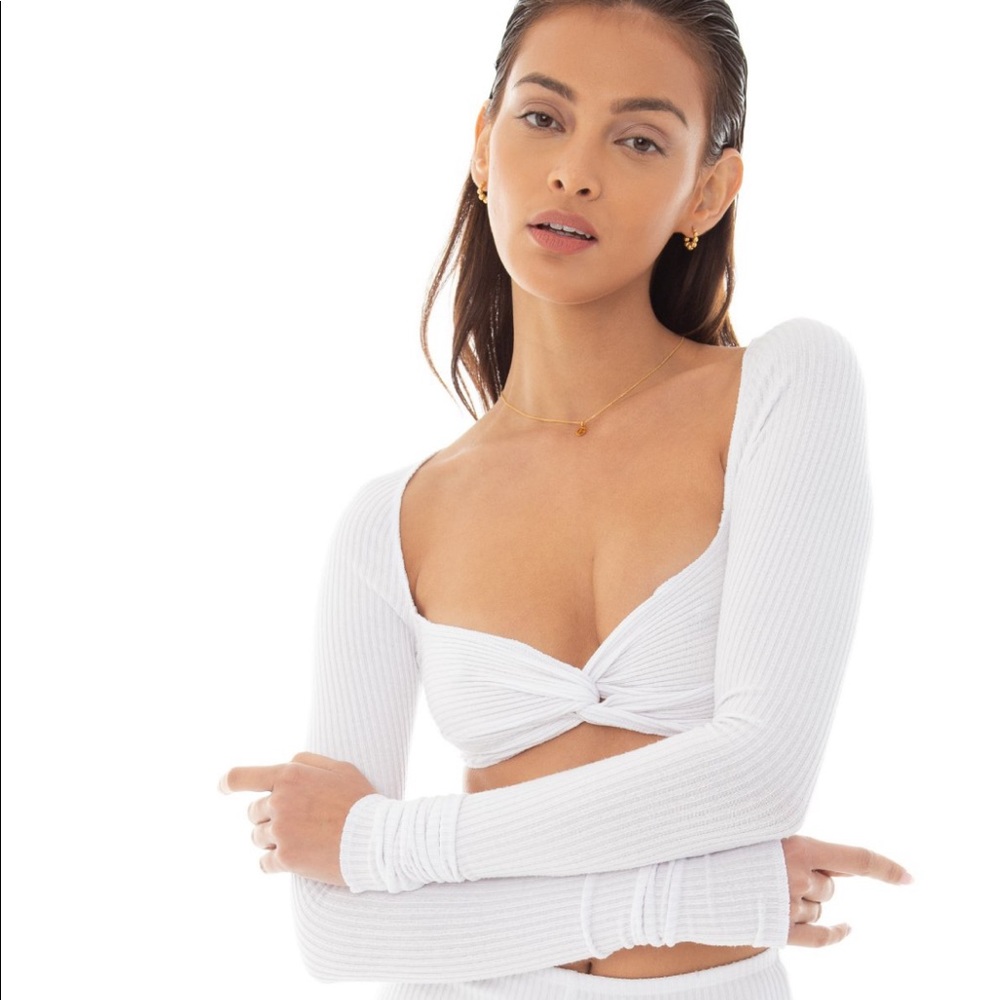 $80 shipped inst@/ Are you am I aria white long sleeve top xs